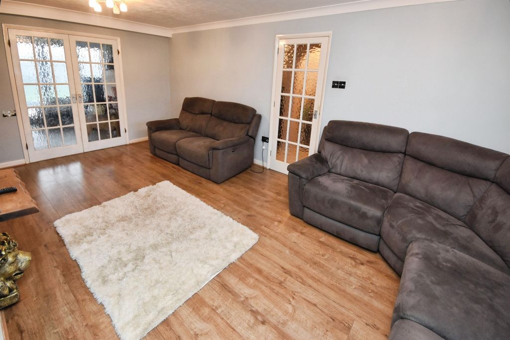 Property photo 2 of 25