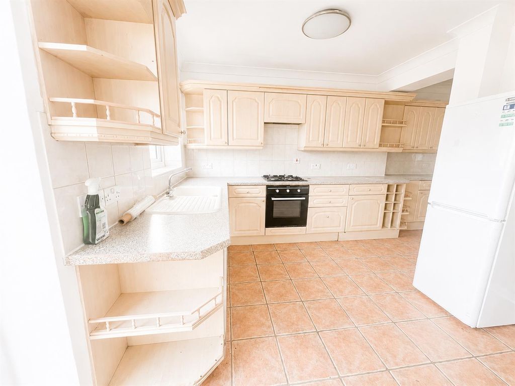 Property photo 2 of 16 126Bddcb-F9F7-4ce7-8172-396F7E4F240A.Png