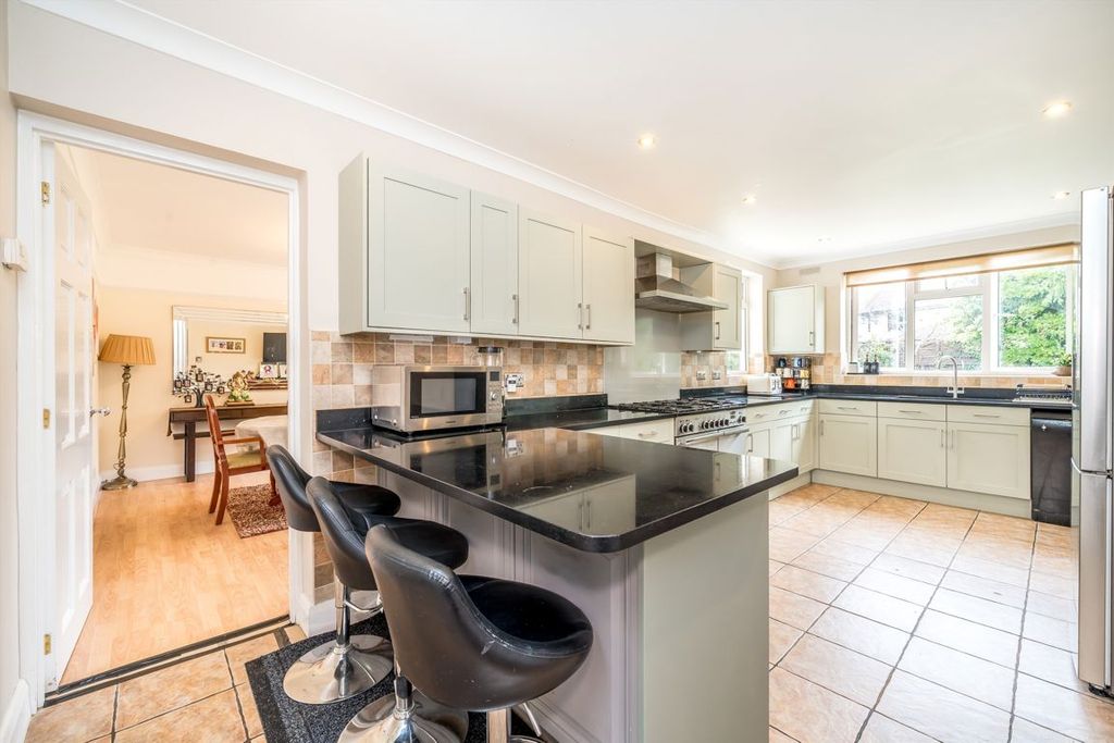 Property photo 3 of 10