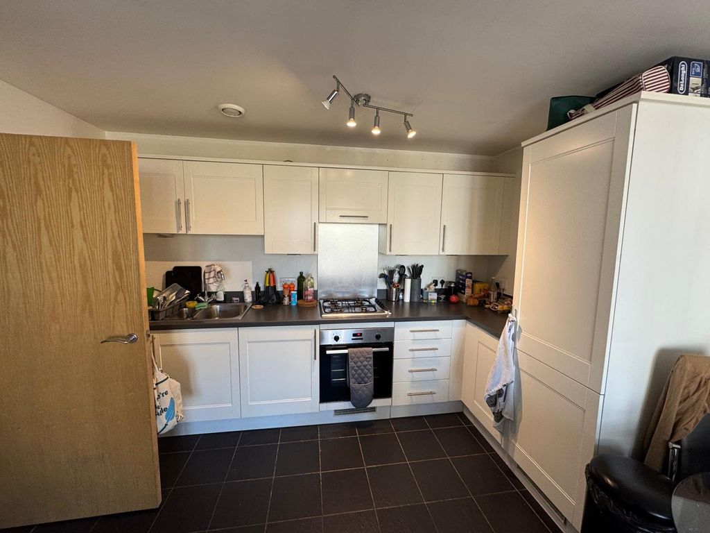 Property photo 3 of 6 Kitchen