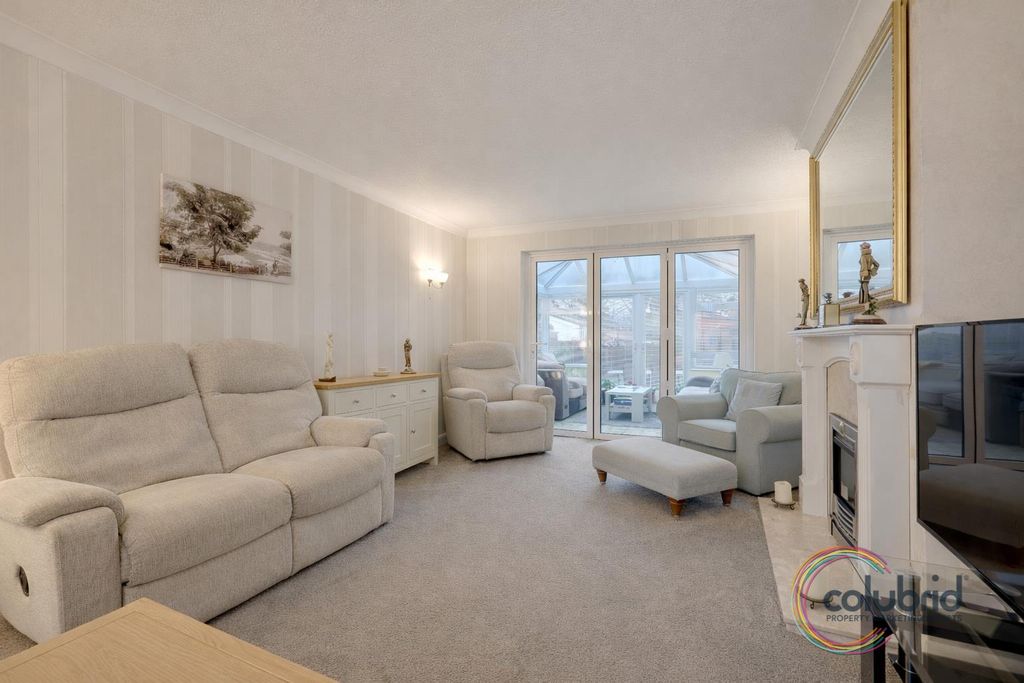 Additional image 4 of 4 bed detached house for saleWoodward Close, Grays RM17