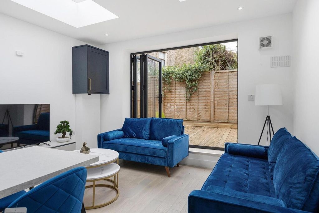 Property photo 3 of 8