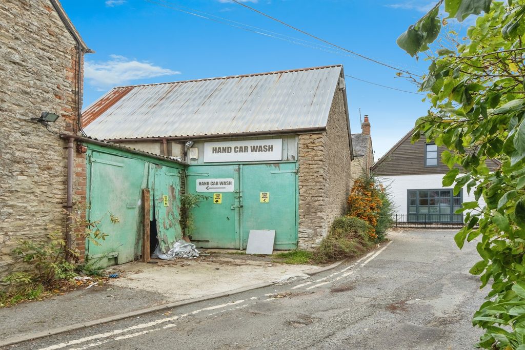 Property photo 2 of 20