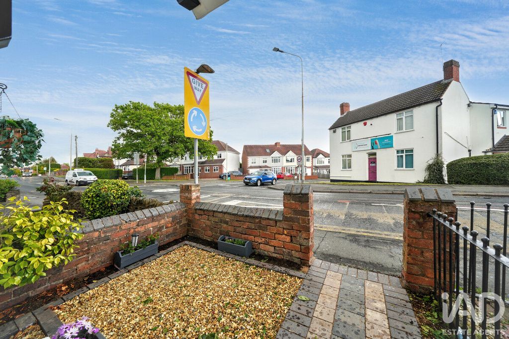 Property photo 2 of 39