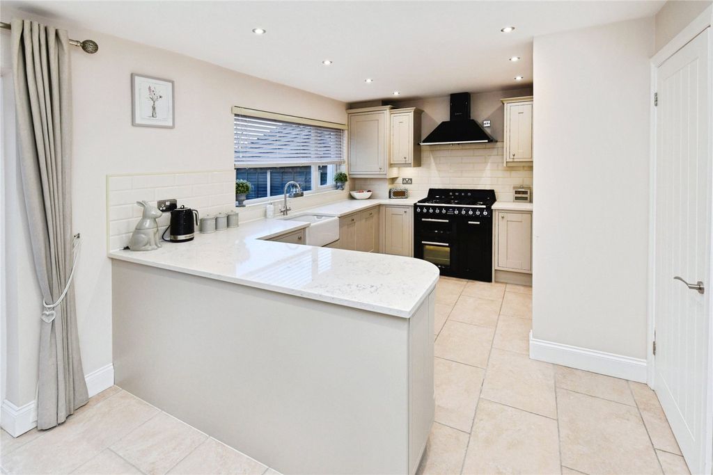 Property photo 2 of 17 Internal