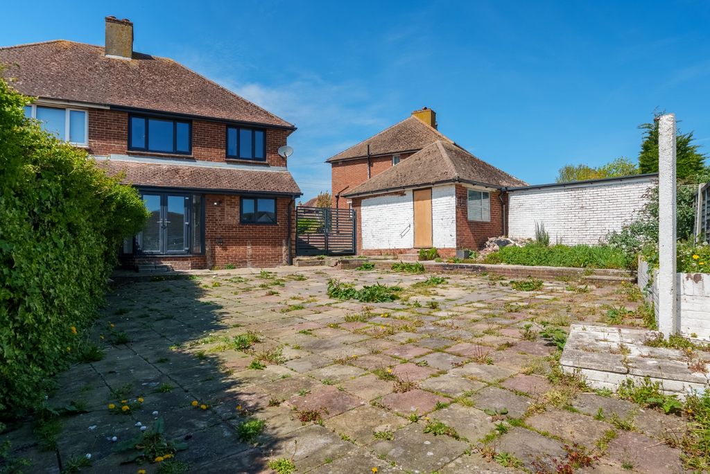 Property photo 2 of 16 3308342
