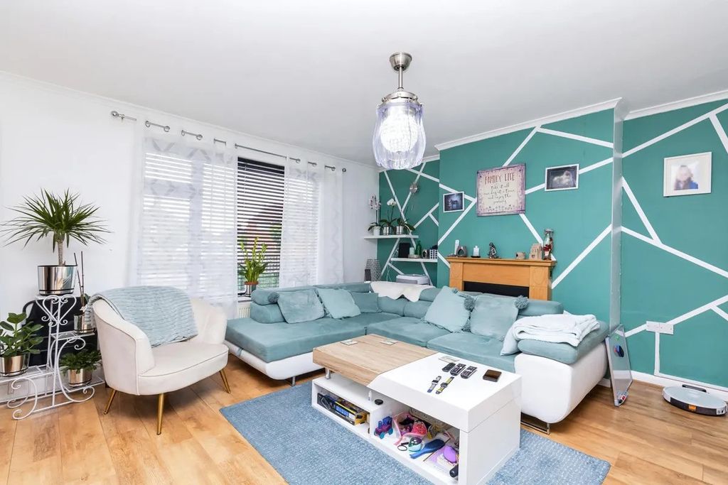 Property photo 2 of 13