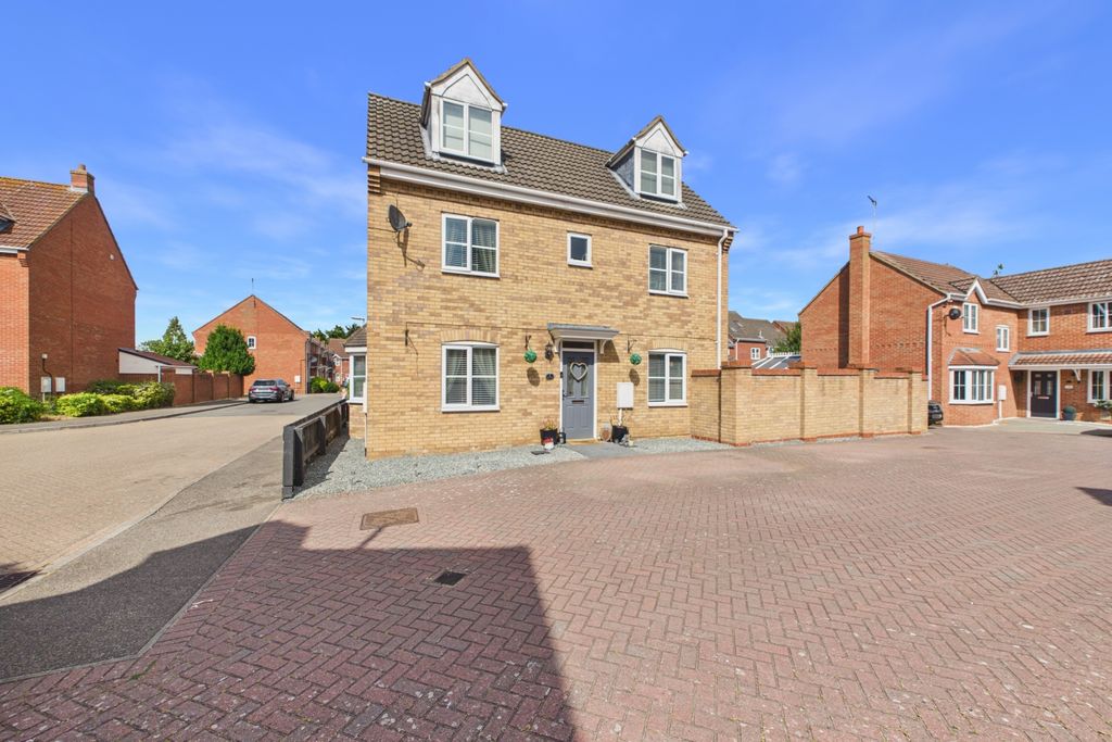 Property photo 1 of 24 Ewemove - Spalding - Walnut View - Front Of House