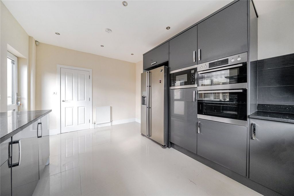 Property photo 3 of 18 Picture No. 23