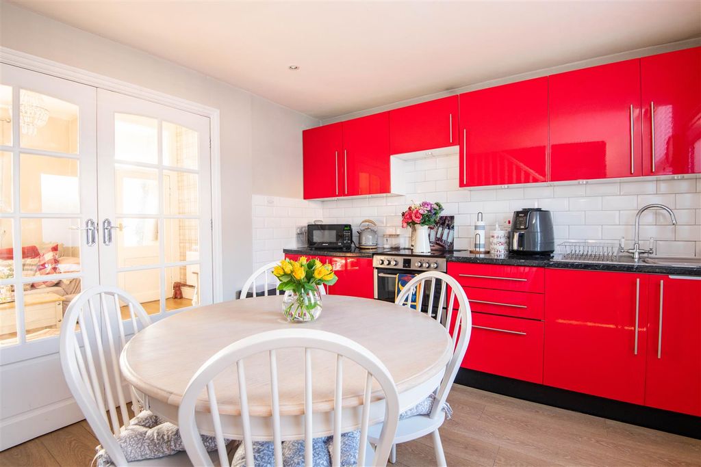 Property photo 3 of 12 Kitchen / Diner