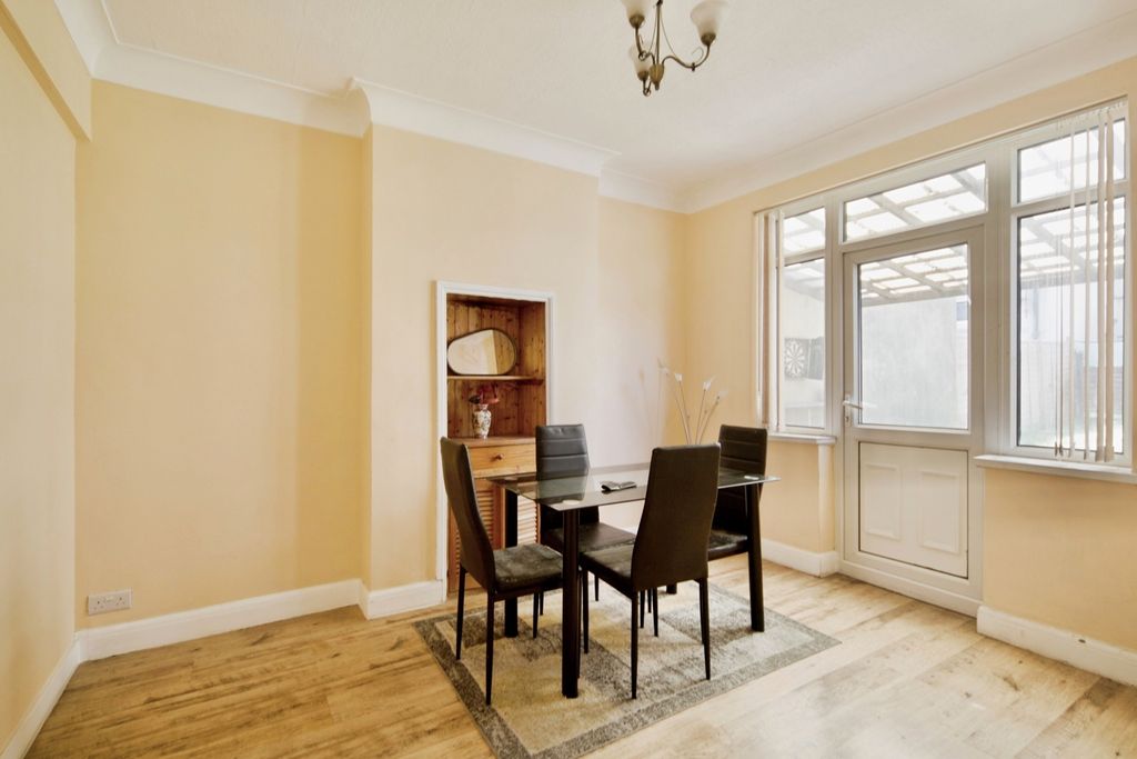 Property photo 3 of 15 Pbox-Img.Jpg