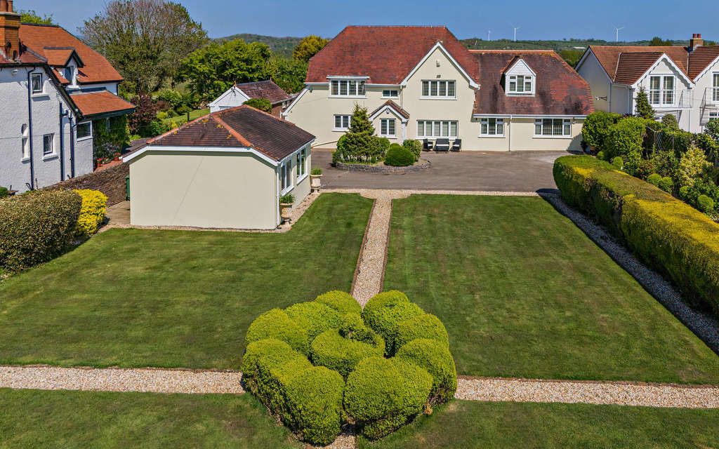 Property photo 2 of 39