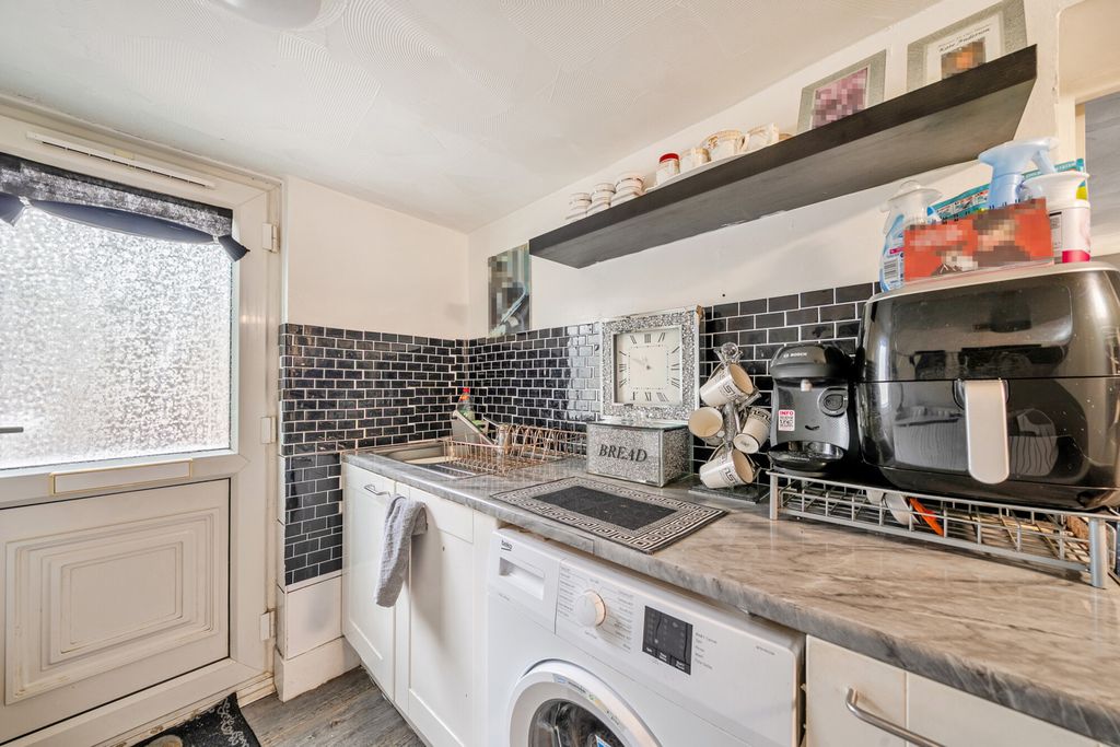Property photo 3 of 11 1468504-11-6A26d5...