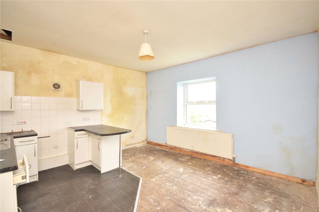 Property photo 3 of 14 Apartments