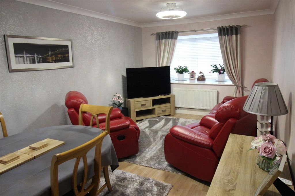 Property photo 2 of 12 Living/Dining Room