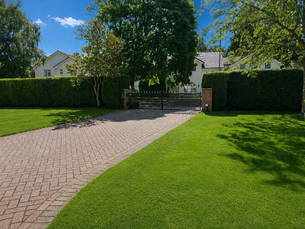 Property photo 2 of 22 Driveway