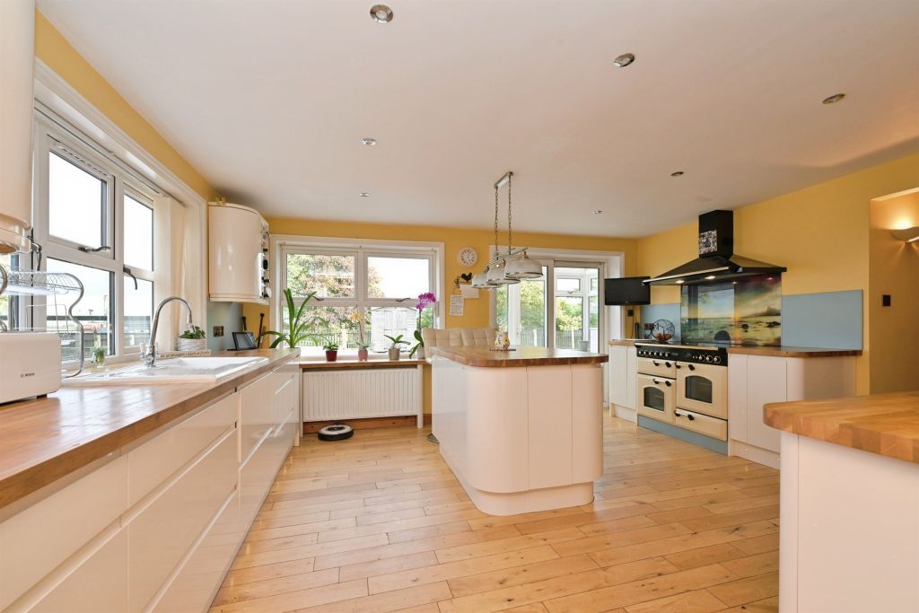 Property photo 3 of 34