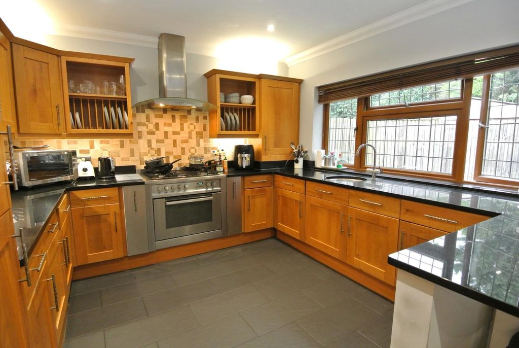 Property photo 2 of 11 Kitchen.Jpg