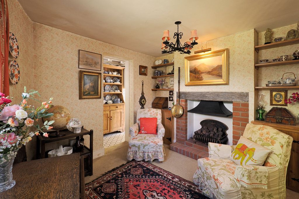 Property photo 3 of 13 Snug