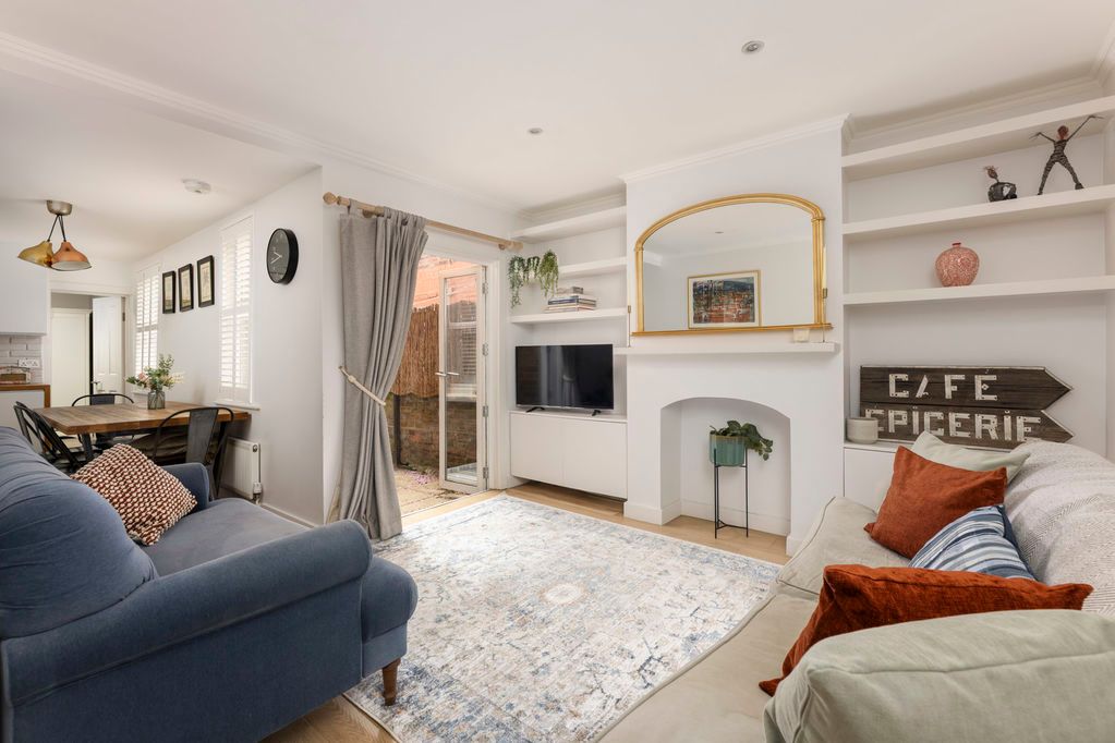 Property photo 1 of 8 Photo 3