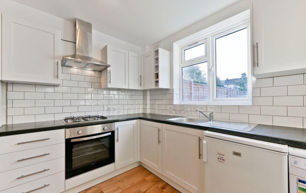 Property photo 3 of 10 1