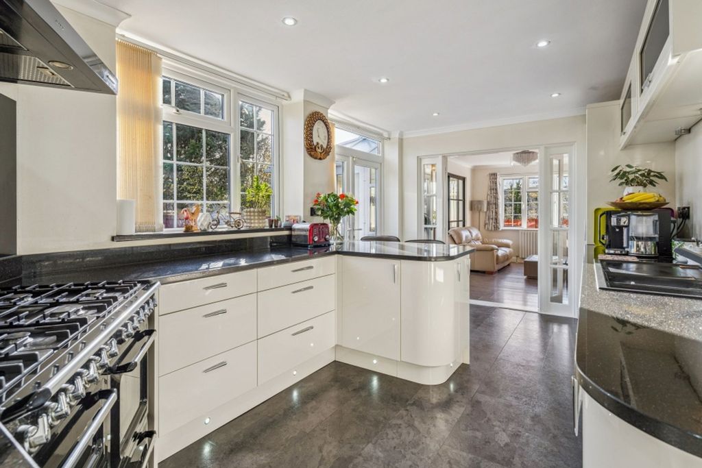 Property photo 3 of 21