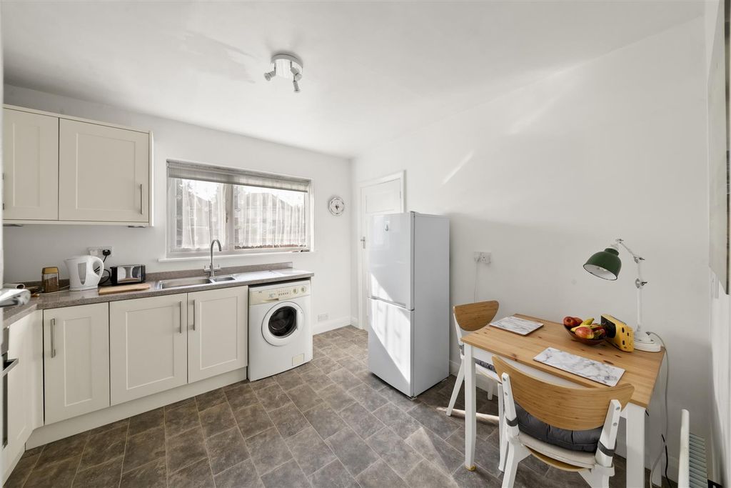 Property photo 3 of 17 6