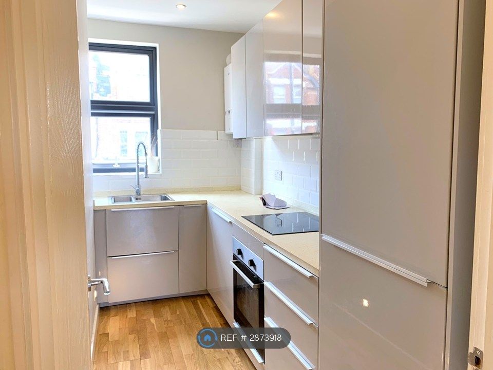 Property photo 3 of 11 Kitchen