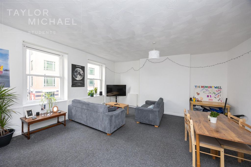 Property photo 2 of 10 Living Room