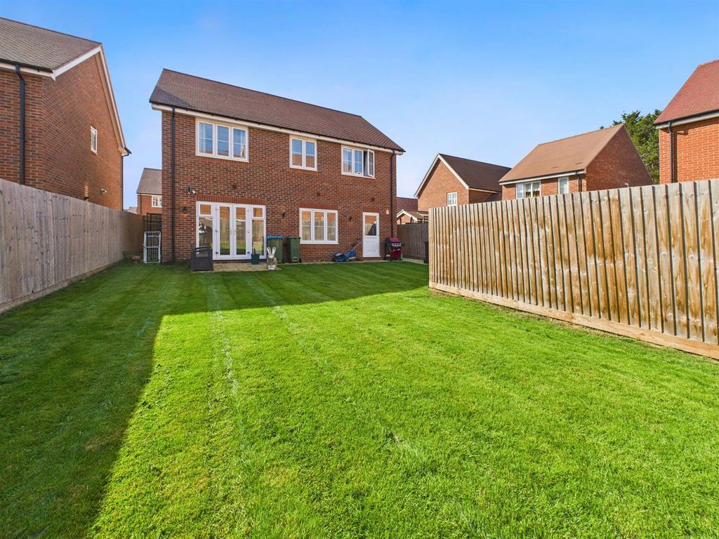 Property photo 2 of 16 Cam04907G0-Pr0332-Still038.Jpg