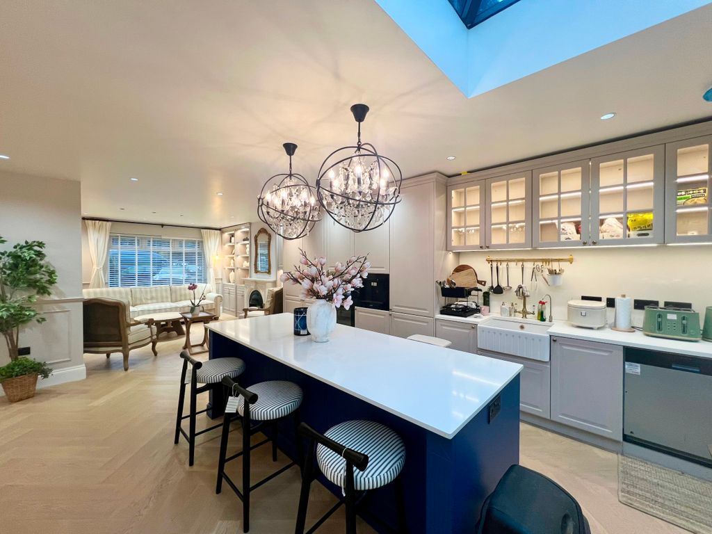 Property photo 1 of 43