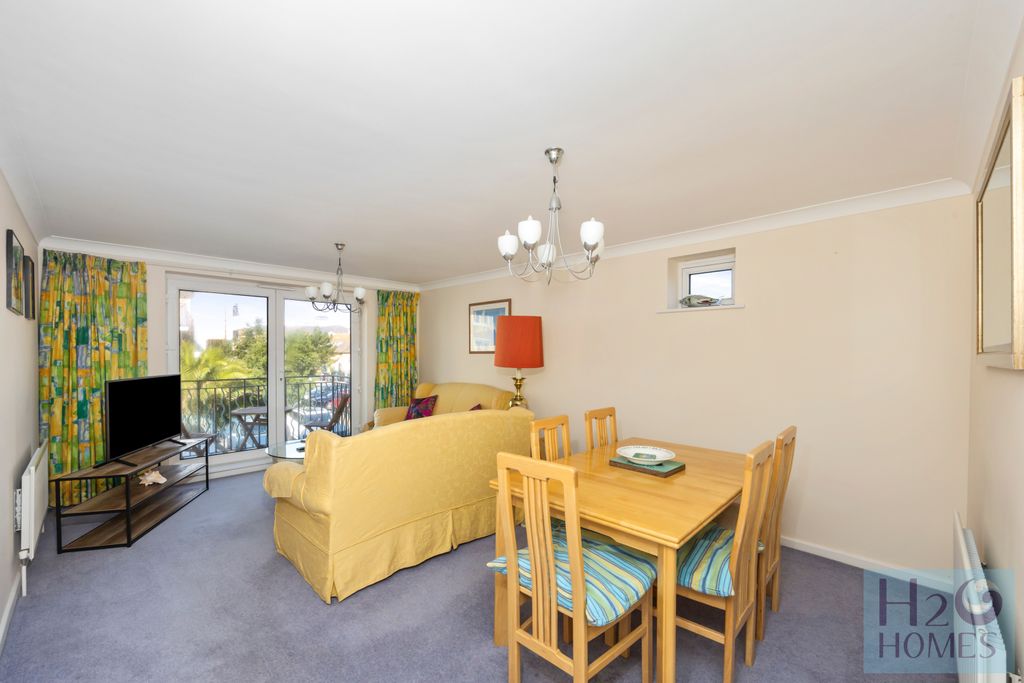 Property photo 3 of 21 The Strand, Merton Court, Flat 63-001
