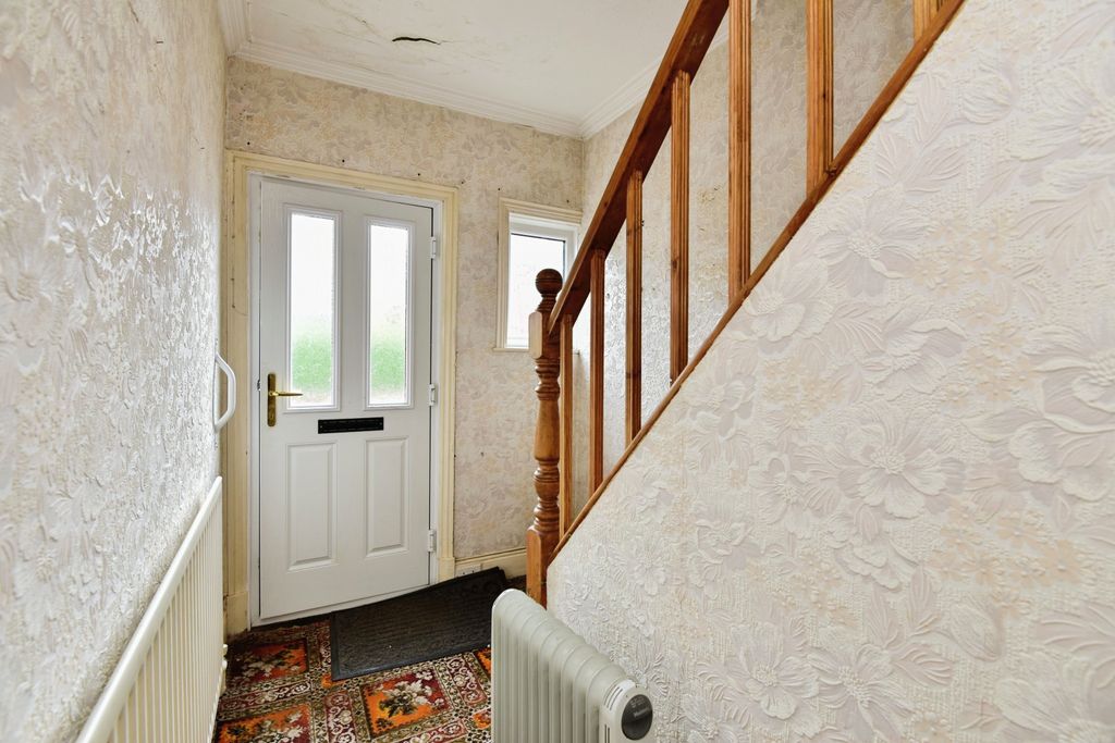 Property photo 2 of 20 Entrance Hallway