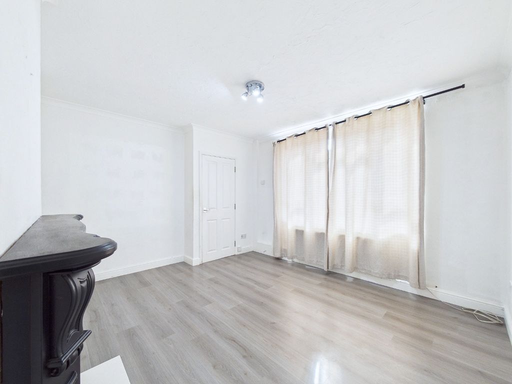 Property photo 3 of 15 5524522