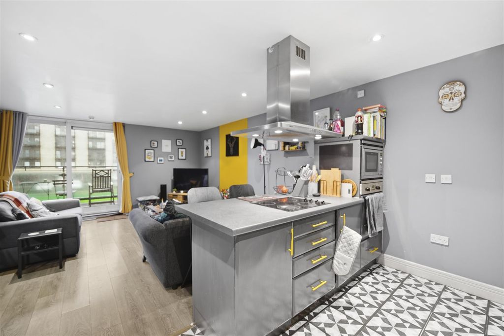 Property photo 2 of 18