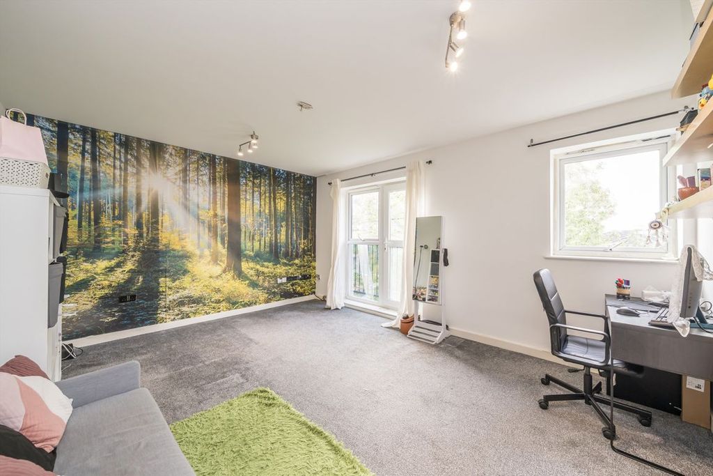 Property photo 3 of 5