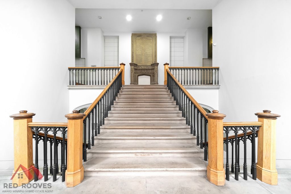 Property photo 3 of 29 Communal Stairway