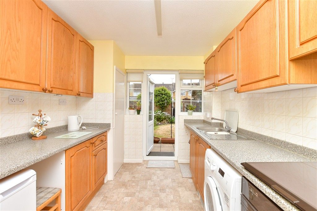 Property photo 2 of 10 Kitchen