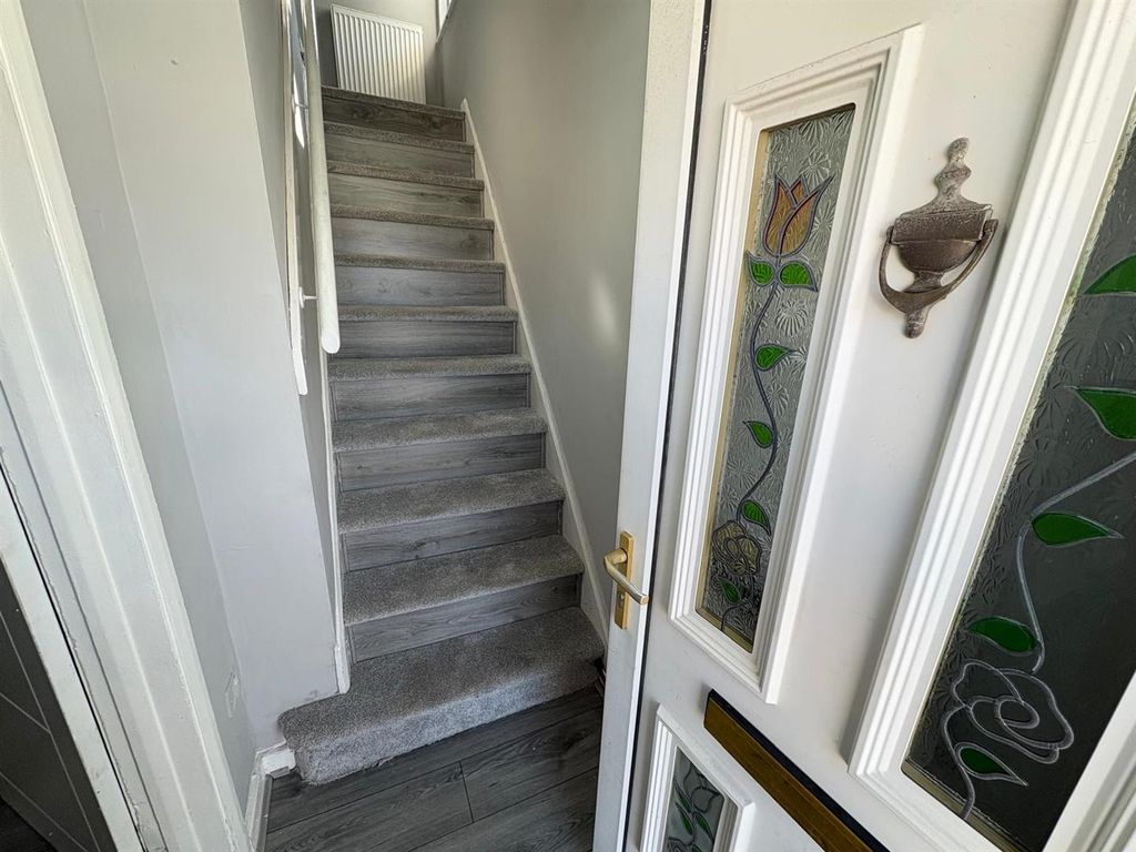 Property photo 3 of 19 Hallway (1).Jpeg