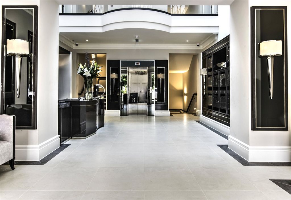 Property photo 2 of 16 Concierge Reception