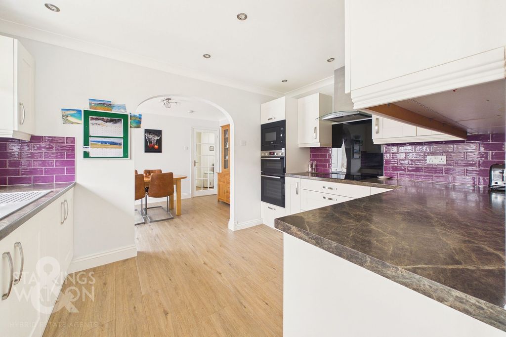 Property photo 3 of 34