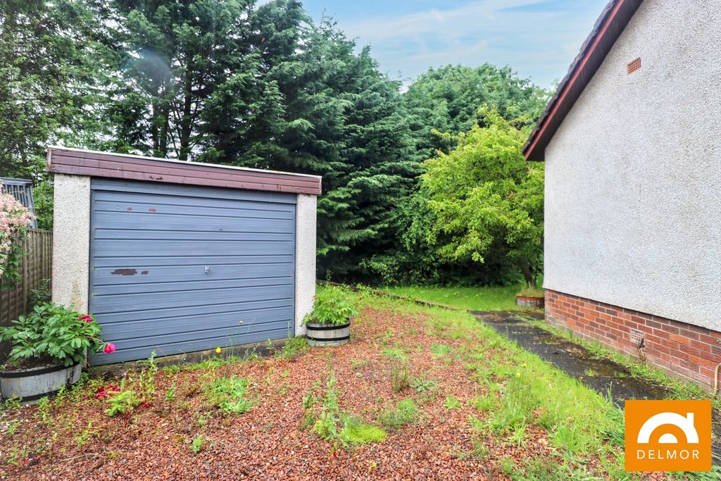 Property photo 3 of 24 Garage