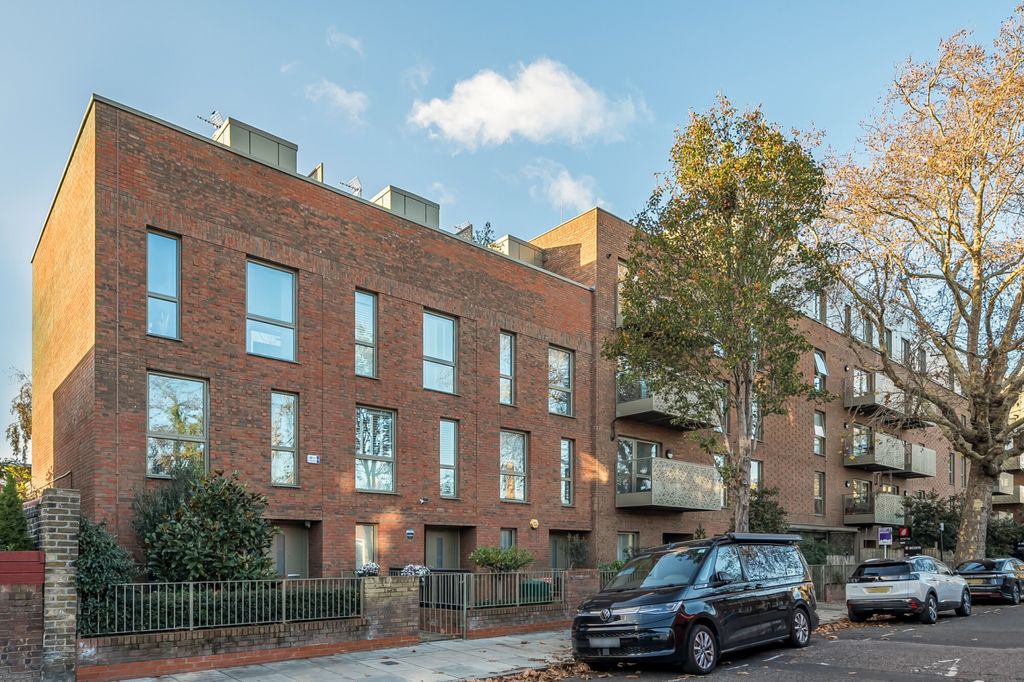 Property photo 1 of 17 External