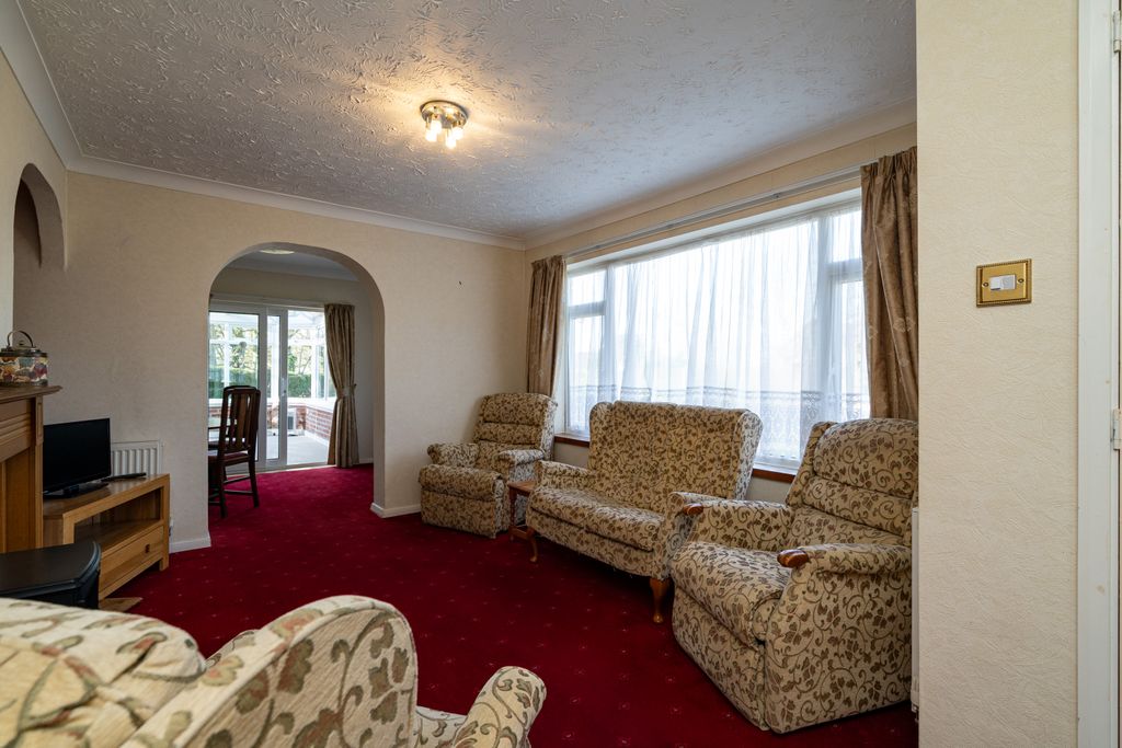 Property photo 2 of 24 Lounge