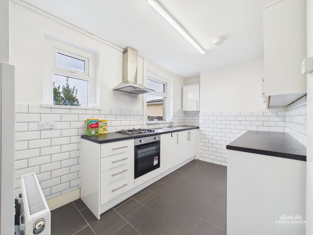 Property photo 2 of 18 Kitchen