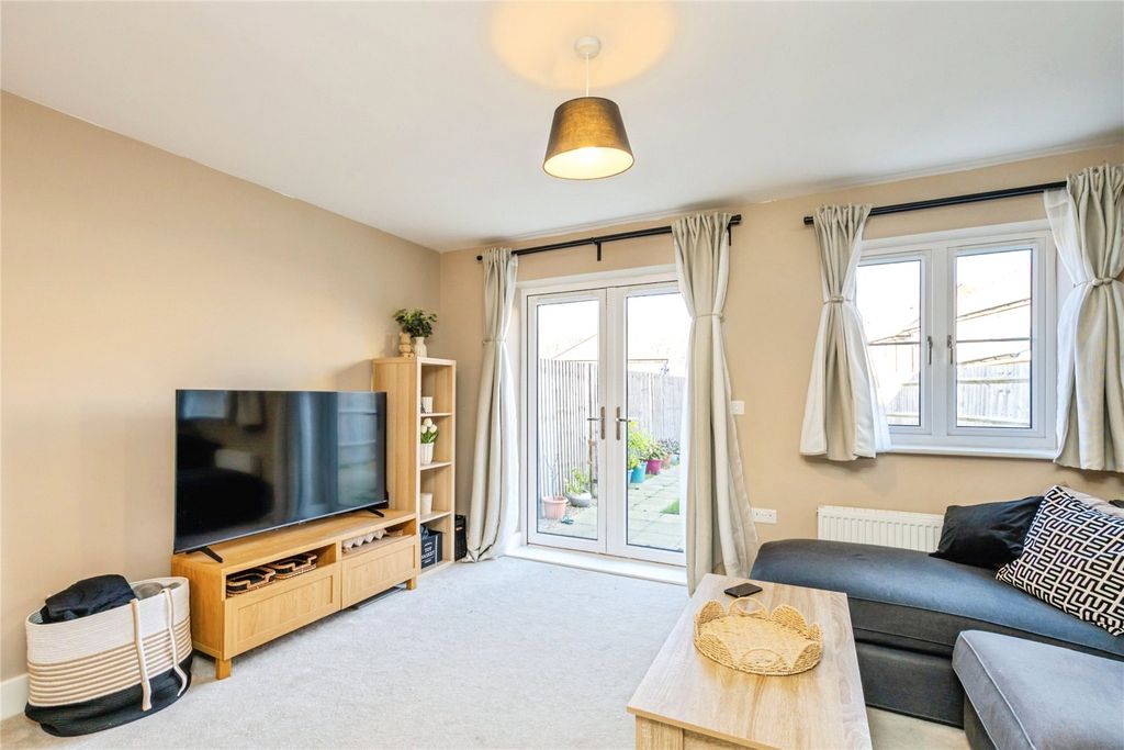 Property photo 2 of 18 Picture No. 12