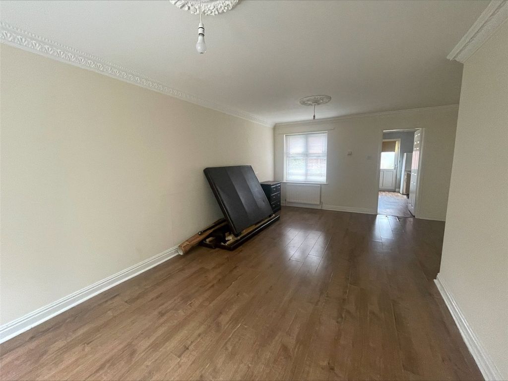Property photo 3 of 13 Picture No. 05