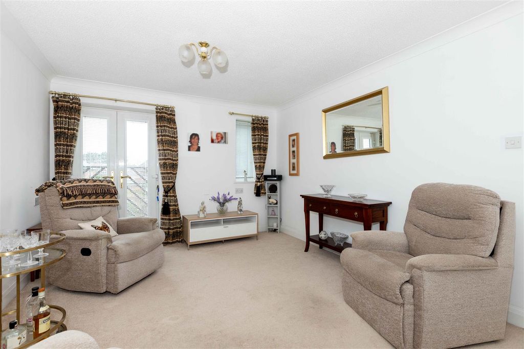 Property photo 3 of 9 Courtyard-10.Jpg