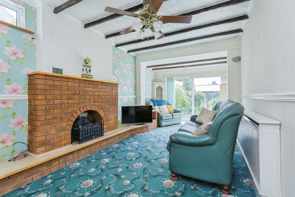 Property photo 2 of 17