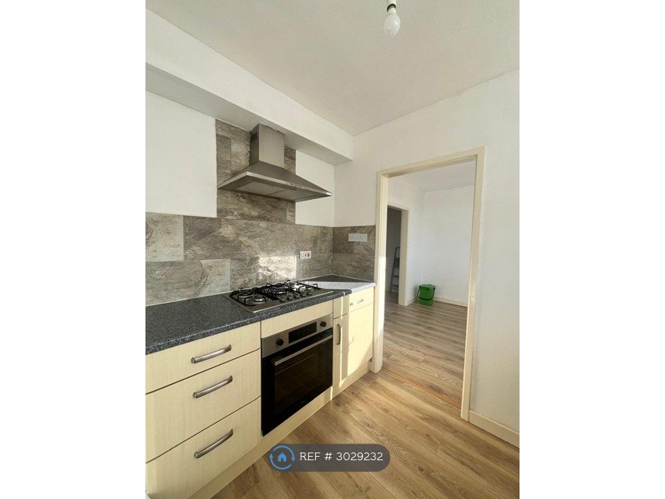 Property photo 2 of 30 Kitchen With Gas Hob And Oven